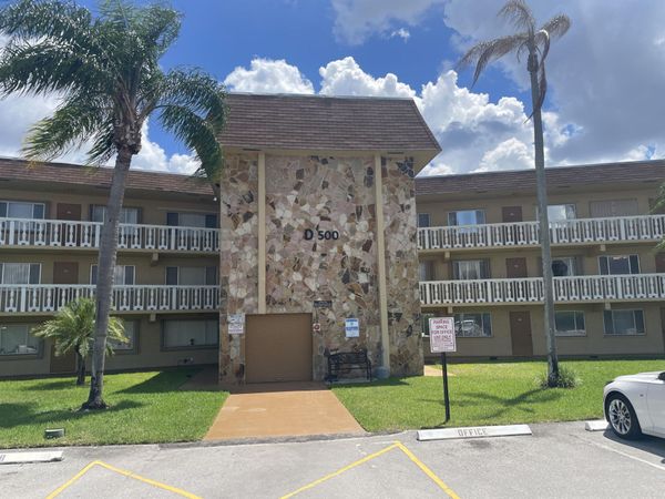 500 W Village Green Cir Circle W, Unit 212, Palm Springs, FL 33461