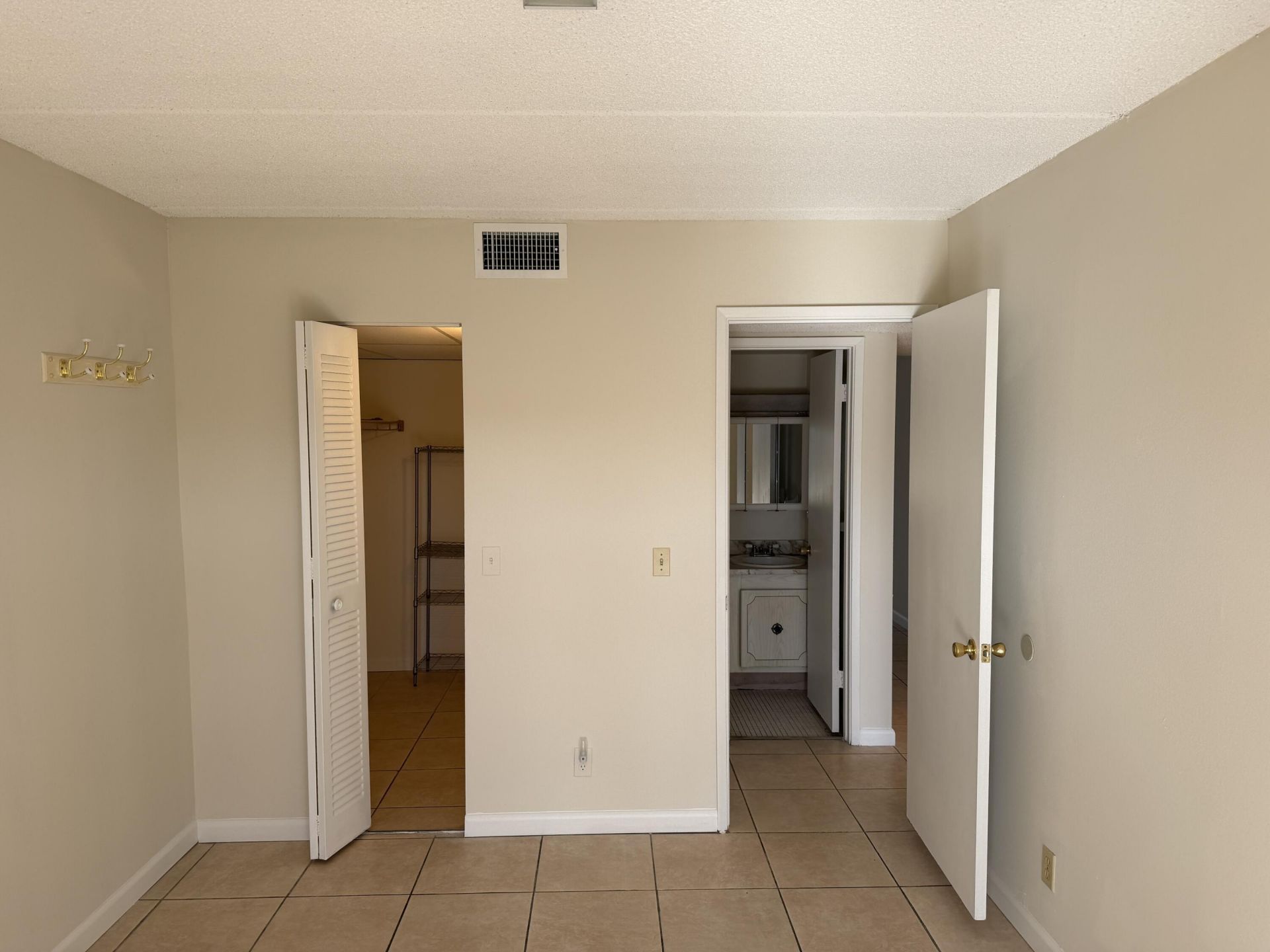 500 W Village Green Cir Circle W, Unit 212, Palm Springs, FL 33461 Photo