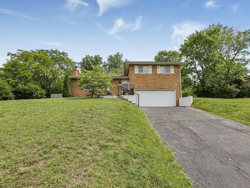 3250 Darracq Circle, Columbus, OH 43223 Photo 3