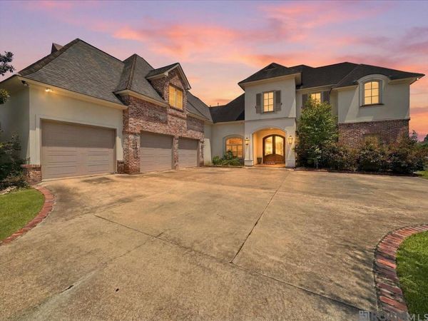 2529 University Club Dr, Saint George, LA 70810