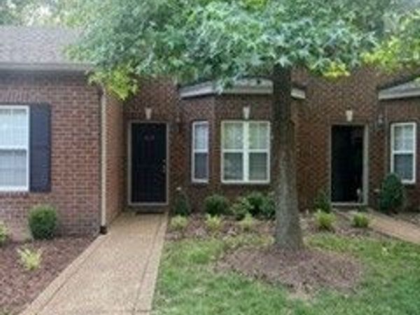 609 Cashmere Dr , Thompsons Station, TN 37179