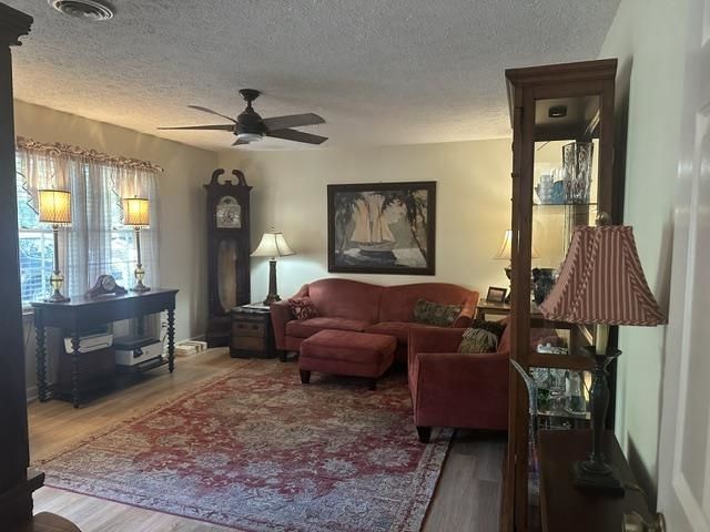 6147 Hughes Ln.  Photo 4
