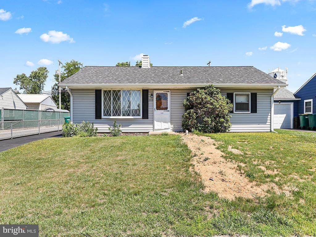 209 AUSTIN DRIVE , FAIRLESS HILLS, PA 19030