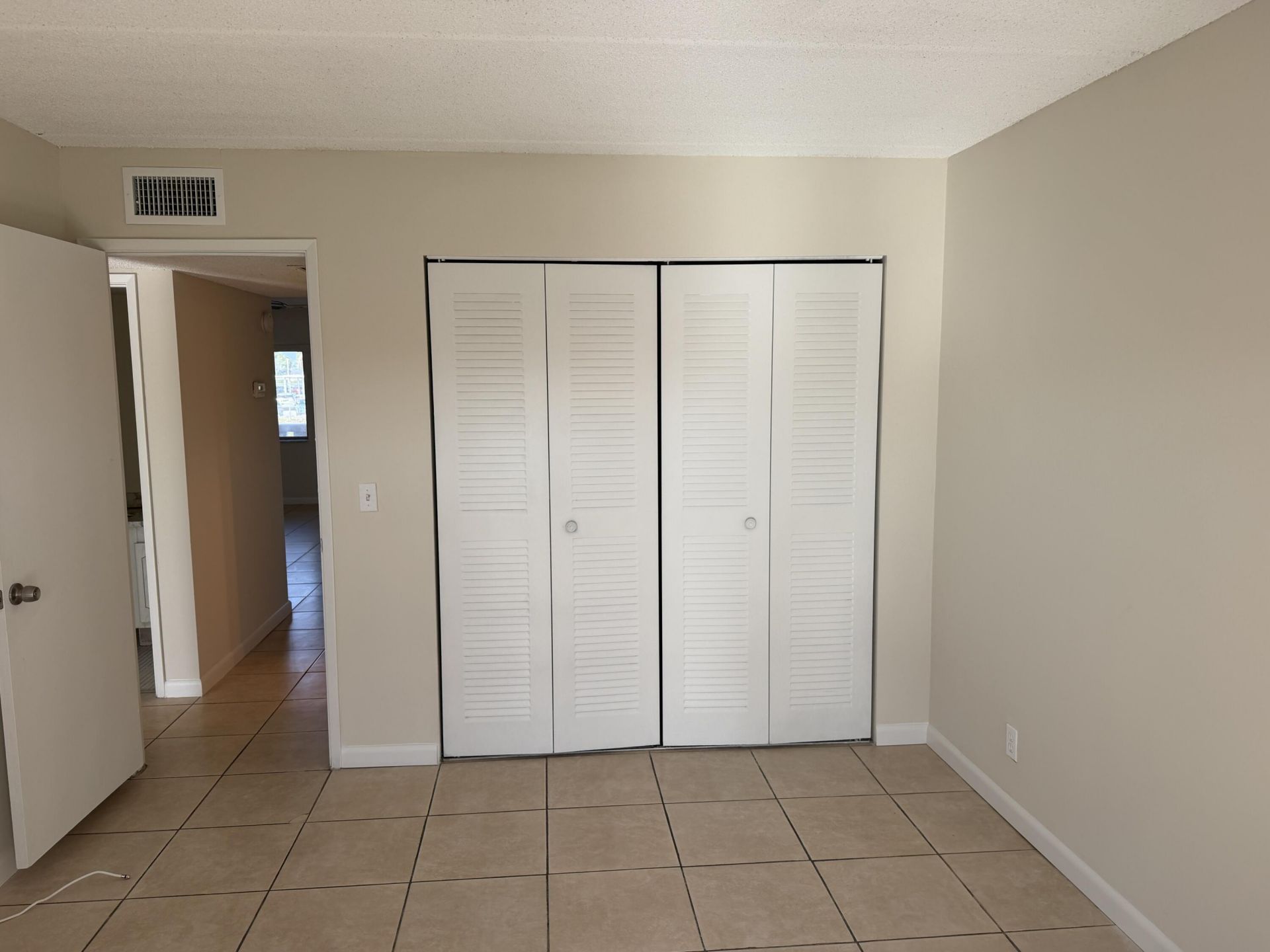 500 W Village Green Circle W, Unit 212, Palm Springs, FL 33461 Photo