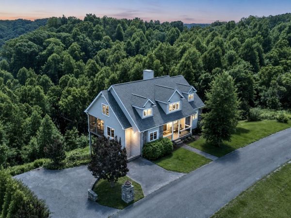 425 Opal Point Dr , Smithville, TN 37166