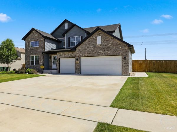 27329 W Deer Hollow Lane, Channahon, IL 60410