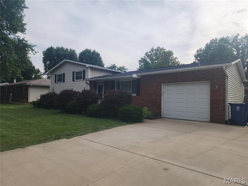506 Texas Boulevard, Bethalto, IL 62010 Main Photo