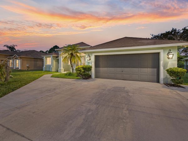 5514 NW West Lundy Circle, Port St. Lucie, FL 34986