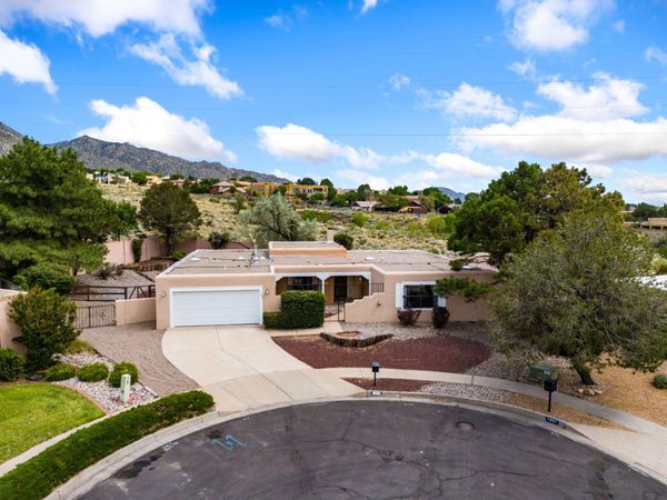 1900 Circulo Del Monte NE, Albuquerque, NM 87112