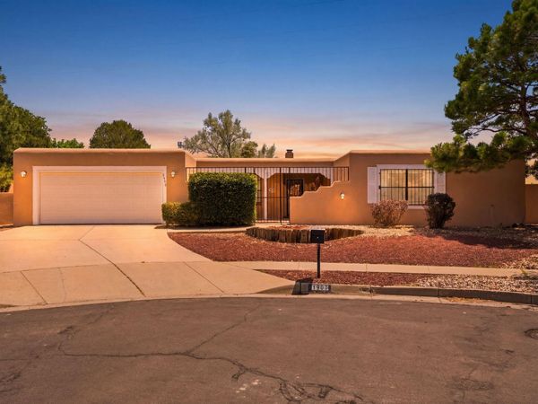 1900 Circulo Del Monte NE, Albuquerque, NM 87112