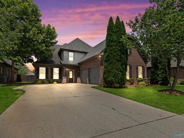 112 Rainwood Drive SW, Huntsville, AL 35824