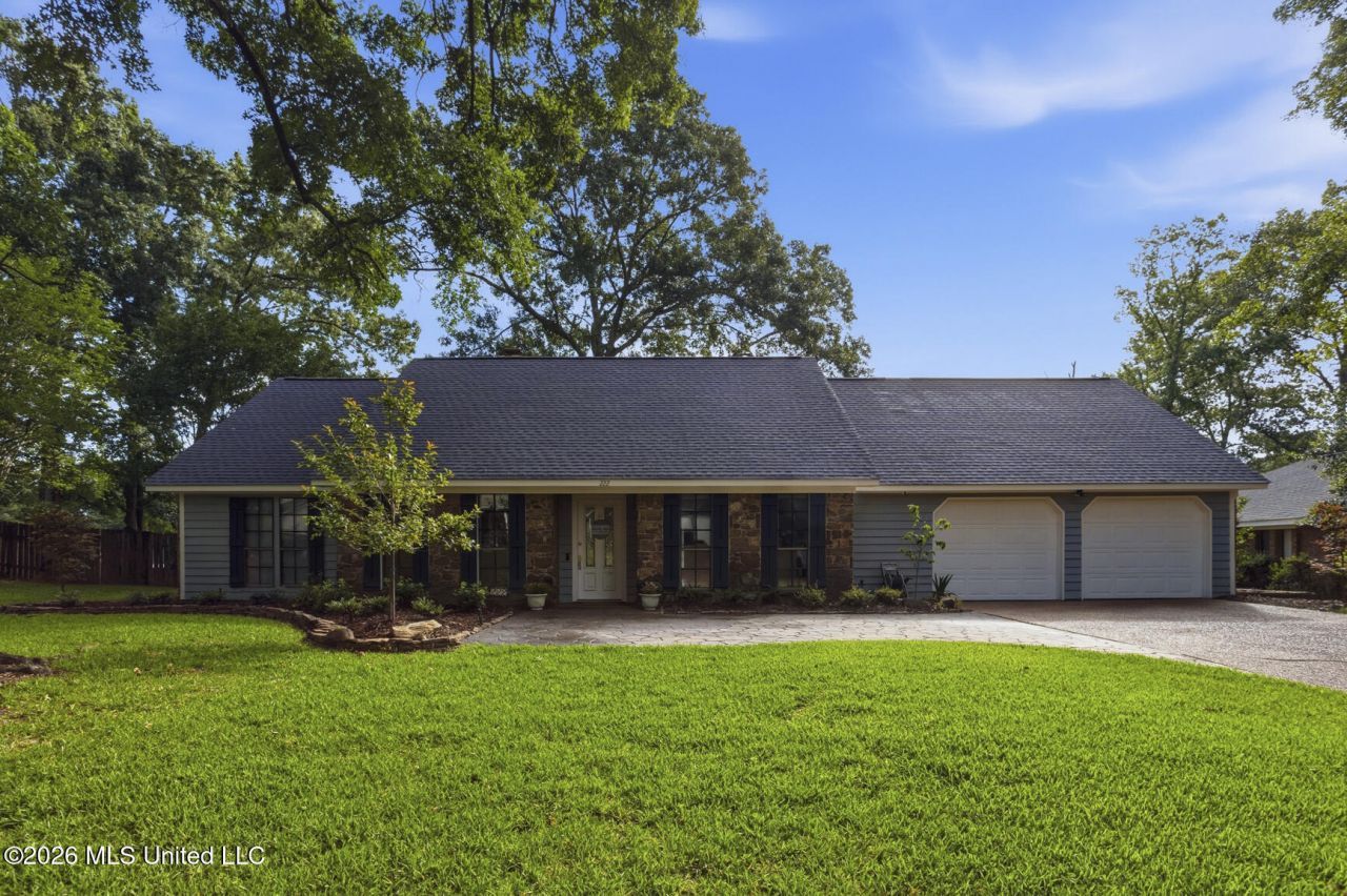 222 Greenfield Place, Brandon, MS 39047 Main Photo