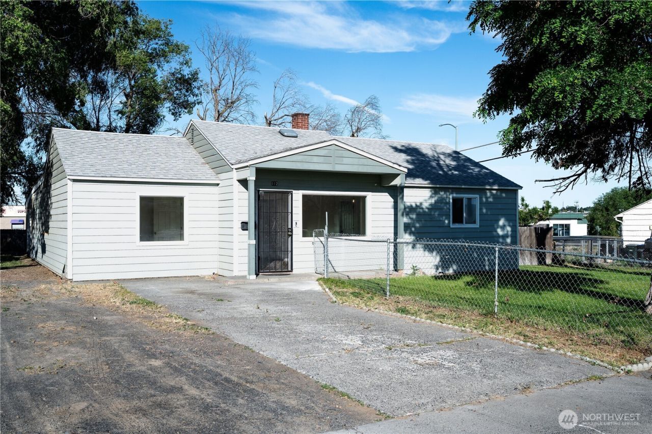 112 W Loop Drive  primary photo