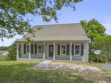 31 HILLANDALE DR, STAUNTON, VA 24401