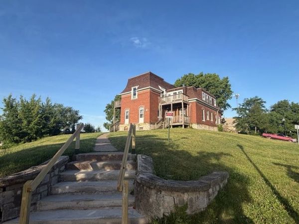 620/26 N Perry Street , Davenport, IA 52803