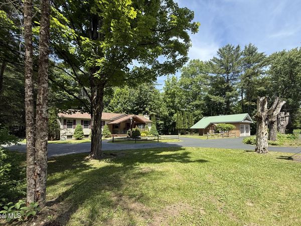 371 Lakeview Road, Broadalbin, NY 12025