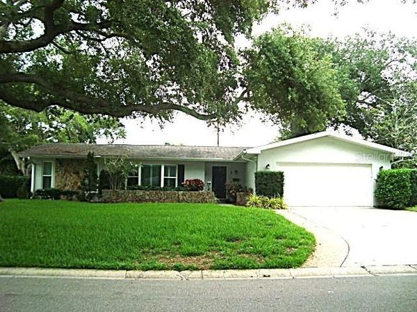 1 EASTWOOD LANE , BELLEAIR, FL 33756