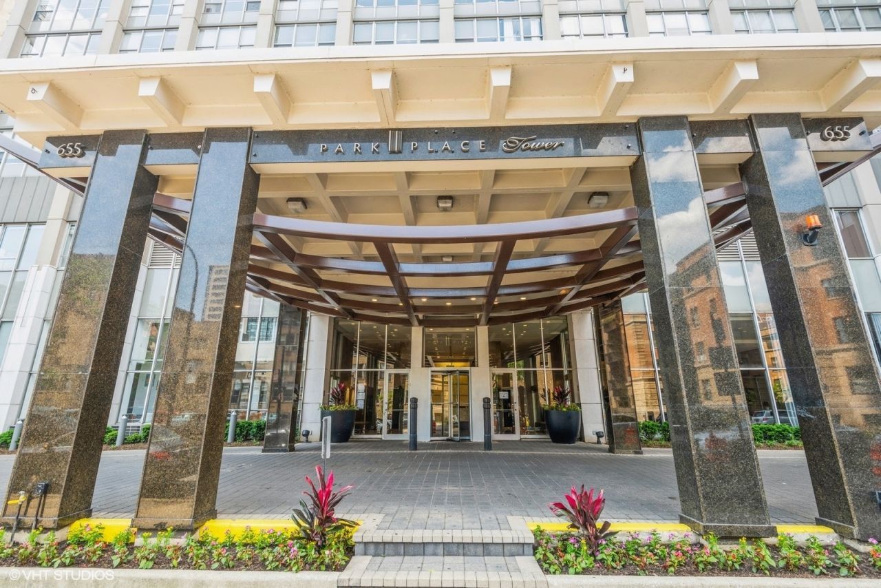 655 W Irving Park Road, Unit 4812, Chicago, IL 60613 Main Photo