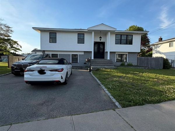 19 Jersey Street , Hicksville, NY 11801