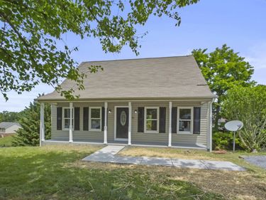31 HILLANDALE DR , Staunton, VA 24401