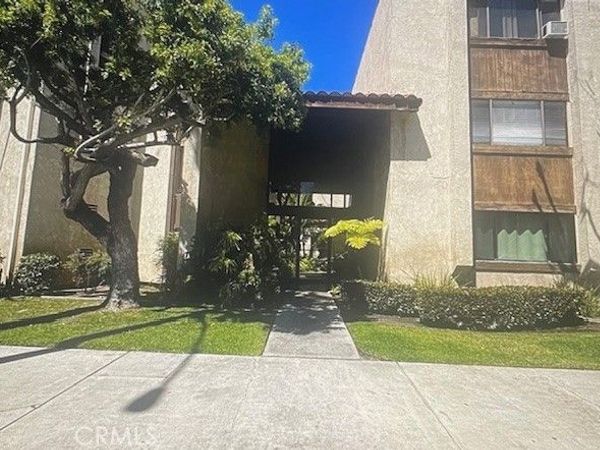 1203 E San Antonio Drive, Unit 201, Long Beach, CA 90807