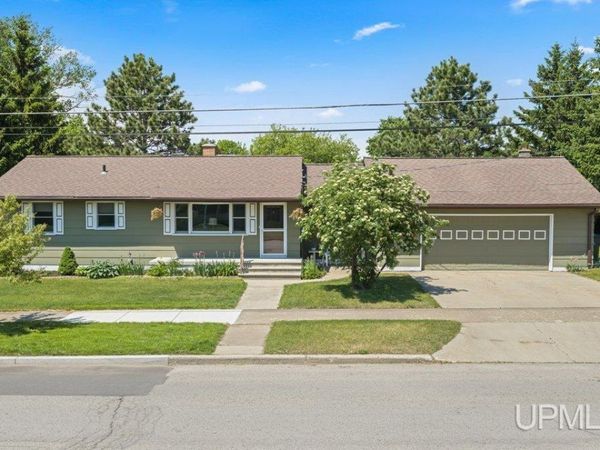 1924 N 14th Avenue, Escanaba, MI 49829