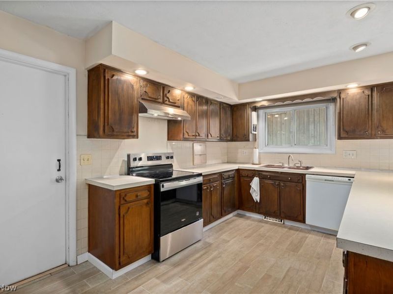 161 Canterbury Road, Elyria, OH 44035 Photo 12