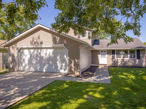 137 Valley Forge Circle , Elyria, OH 44035