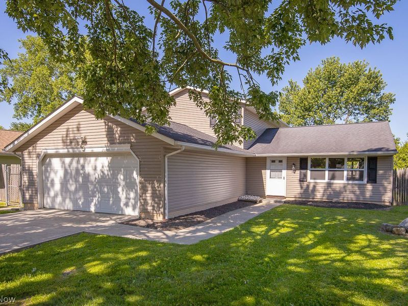 137 Valley Forge Circle, Elyria, OH 44035 Photo 2