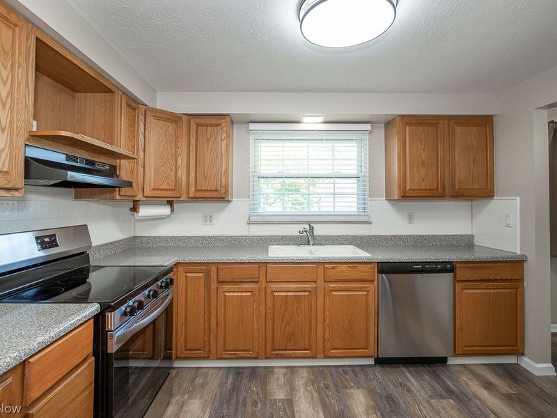 137 Valley Forge Circle, Elyria, OH 44035 Photo 3