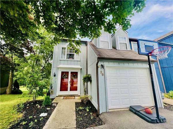 26 Monmouth Dr , Cranberry Twp, PA 16066
