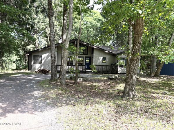 213 Hillside Drive , Hawley, PA 18428