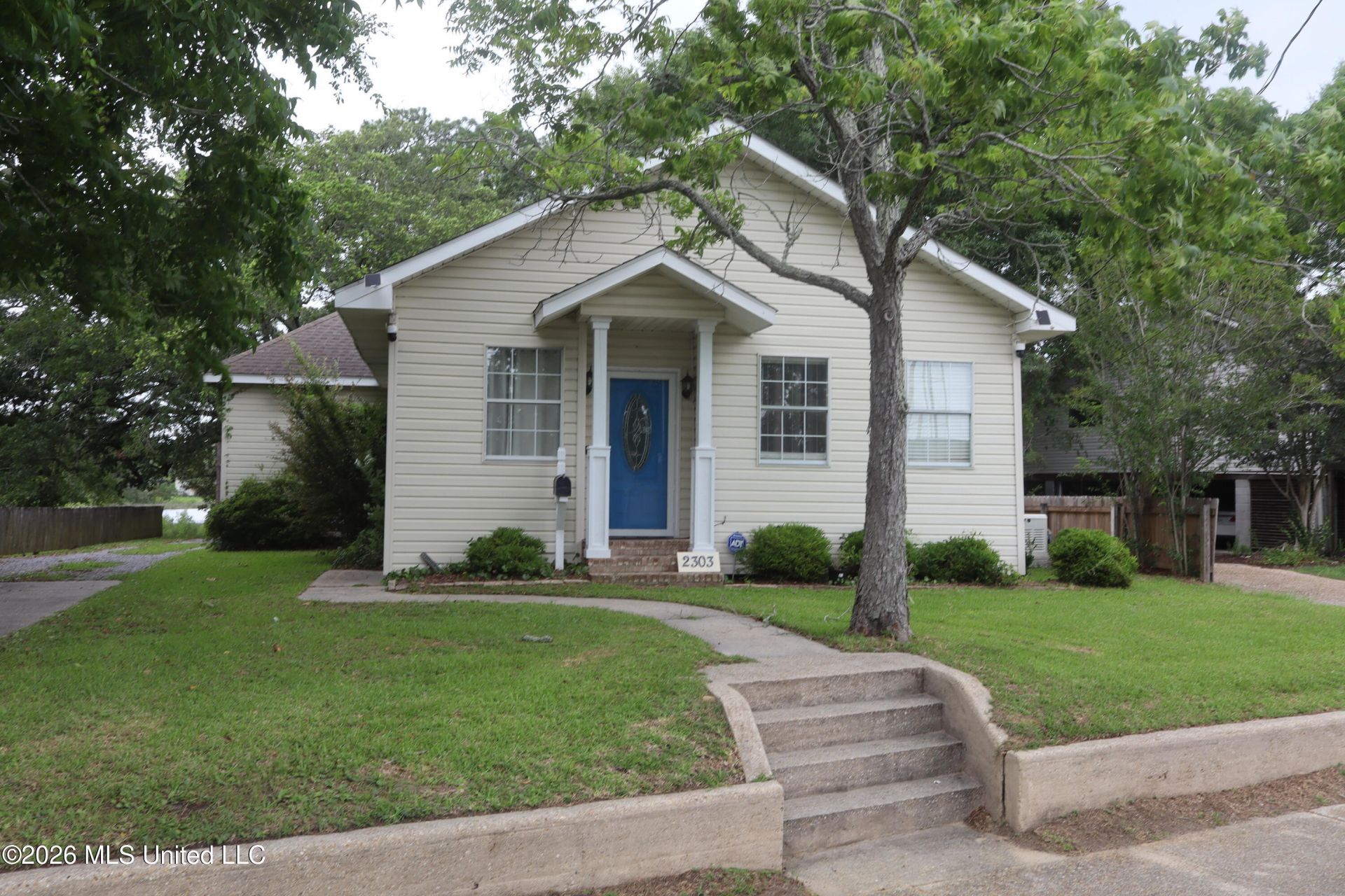 2303 Pascagoula Street, Pascagoula, MS 39567 Main Photo