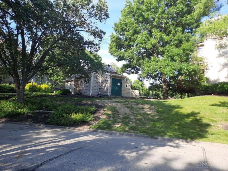 9362 Hunters Creek Drive, Blue Ash, OH 45242 Photo 31