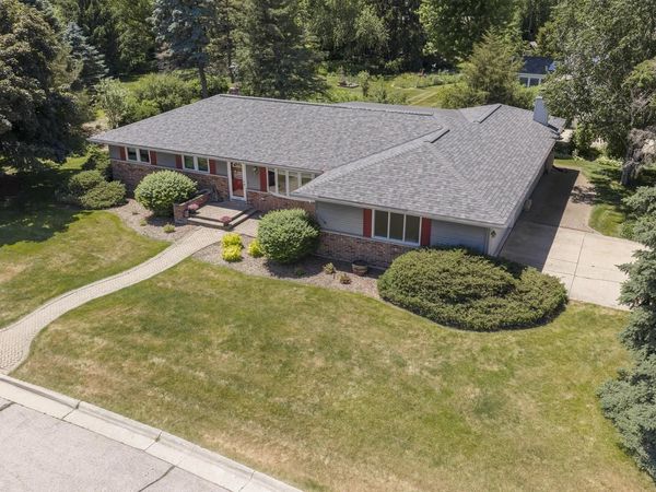 1330 Christopher COURT, Oconomowoc, WI 53066
