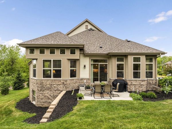 21975 W North AVENUE, Brookfield, WI 53045