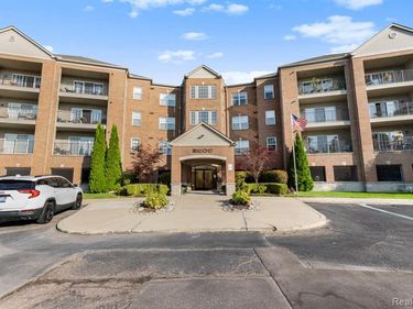 2104 Country Club Drive, St. Clair Shores, MI 48082