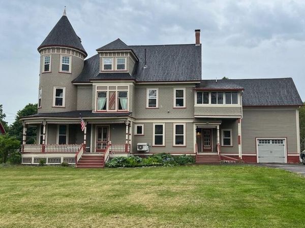 32 Pleasant Street , Houlton, ME 04730