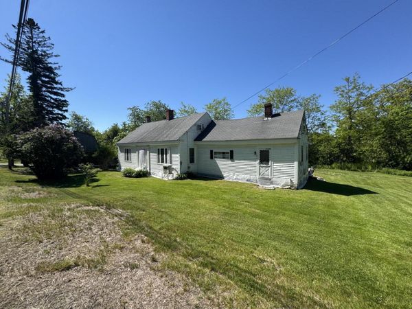 676 River Road , Bucksport, ME 04416