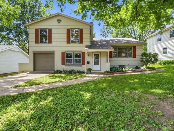 9113 W 90th Terrace, Overland Park, KS 66212
