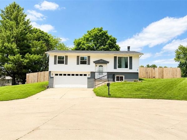 1227 ASHWOOD Circle, Maryville, MO 64468