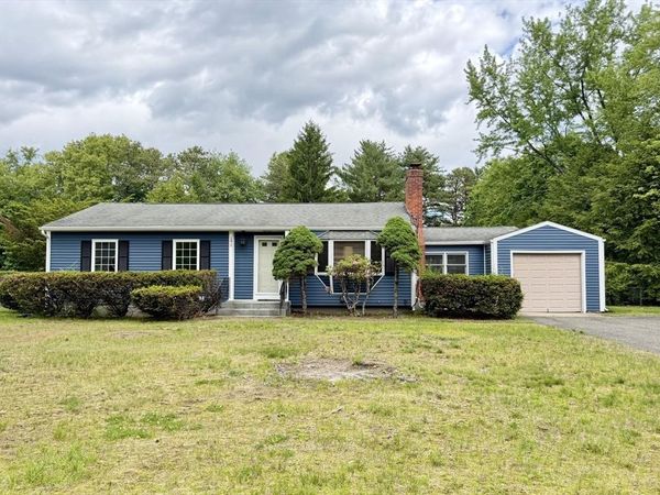 142 Yarmouth St, Longmeadow, MA 01106