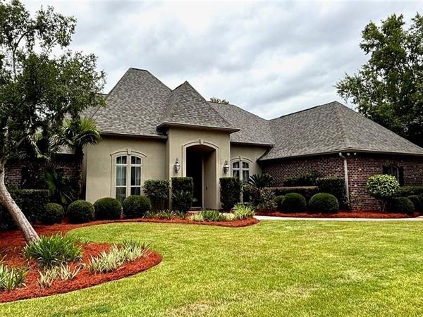 211 DELTA Drive , Mandeville, LA 70448