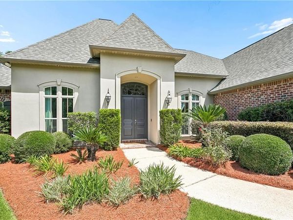 211 DELTA Drive , Mandeville, LA 70448