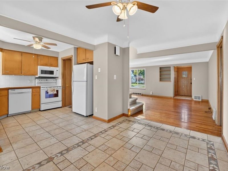 8020 Whitehaven Drive, Parma, OH 44129 Photo 11