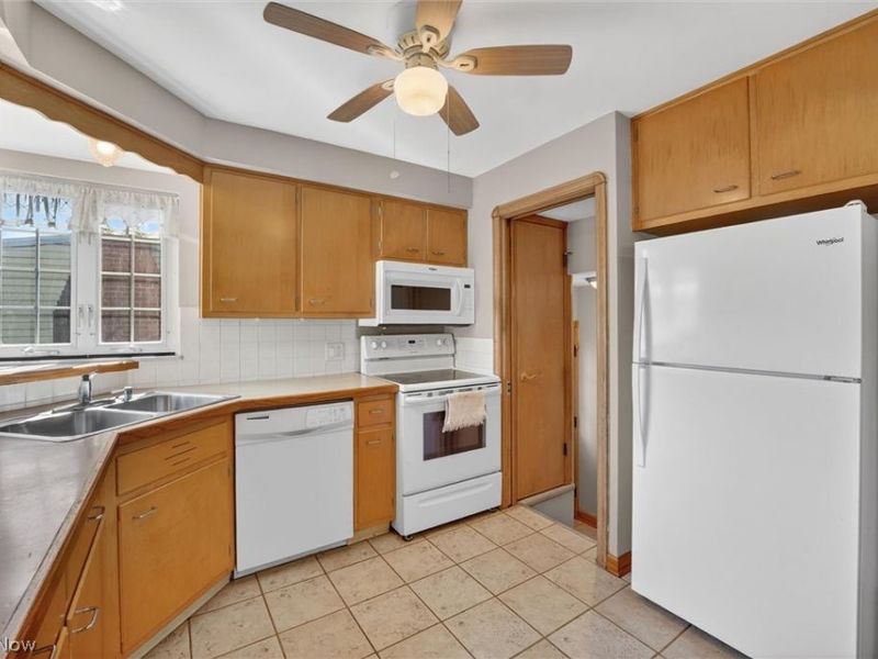 8020 Whitehaven Drive, Parma, OH 44129 Photo 13