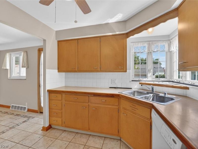 8020 Whitehaven Drive, Parma, OH 44129 Photo 15
