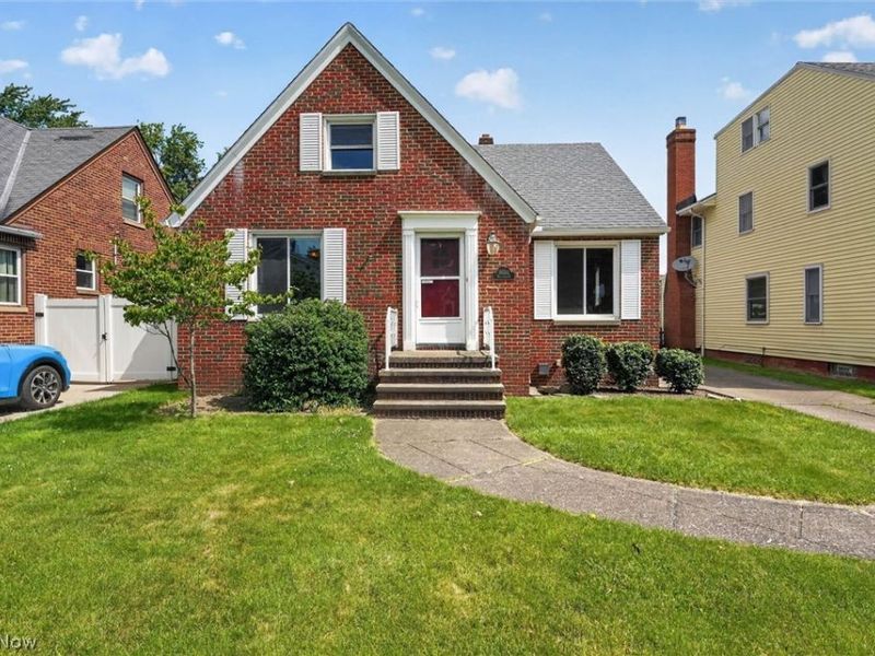 8020 Whitehaven Drive, Parma, OH 44129 Photo 2