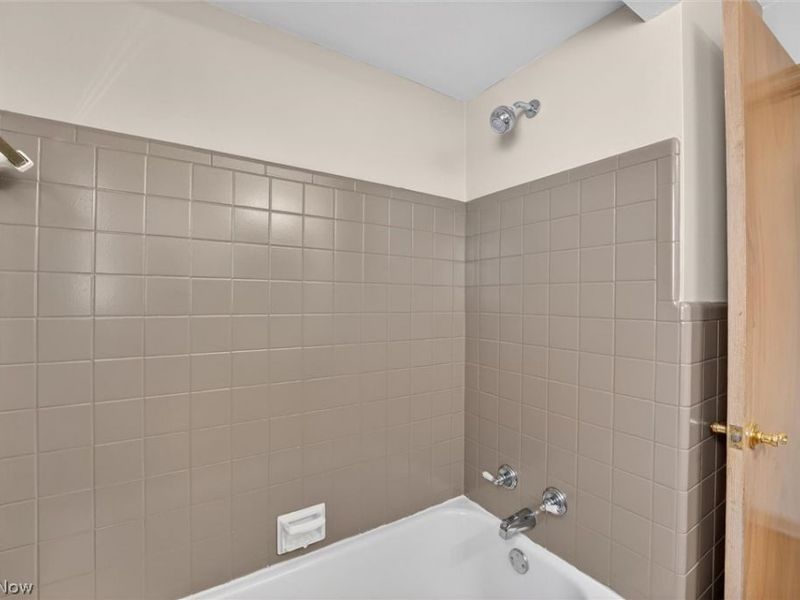 8020 Whitehaven Drive, Parma, OH 44129 Photo 23