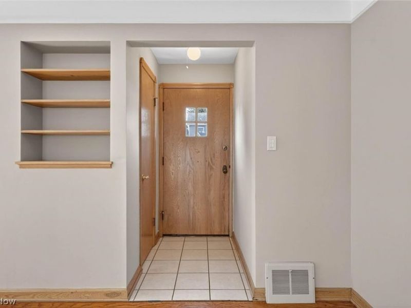 8020 Whitehaven Drive, Parma, OH 44129 Photo 5